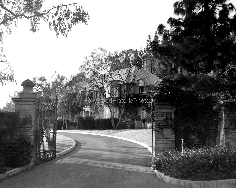 Albert Raines Estate 1947 Located at 603 Doheny Road wm.jpg
